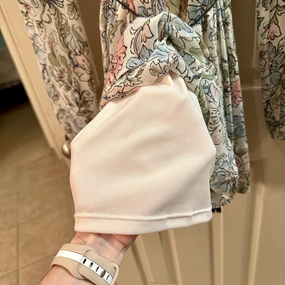 Jessica Simpson Cream Floral Tunic - Picture 6 of 6